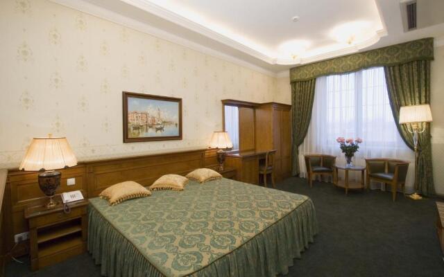 Aton Hotel