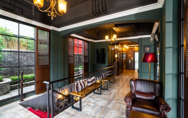 The Coach Hotel Sukhumvit / Asok BTS Bangkok by Compass Hospitality