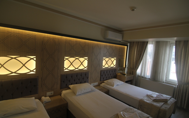 Grand Liza Hotel