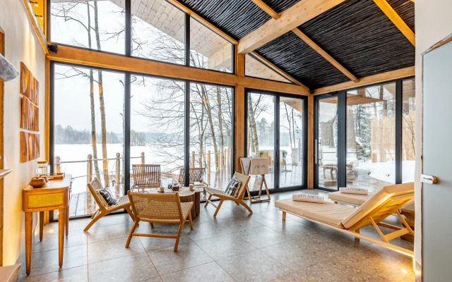 We Lodge Hotel