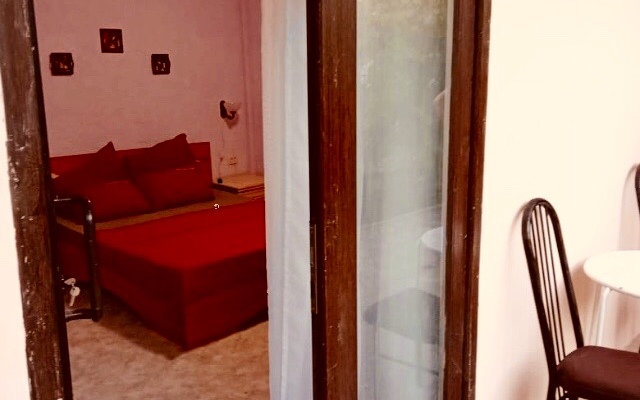 Yuzhny M Guest House