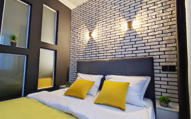 V Samom Tsentre S bolshoy Vannoy Apartments