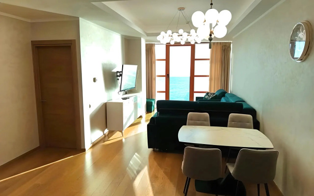 Апартаменты Золотая Бухта с Видом на Море