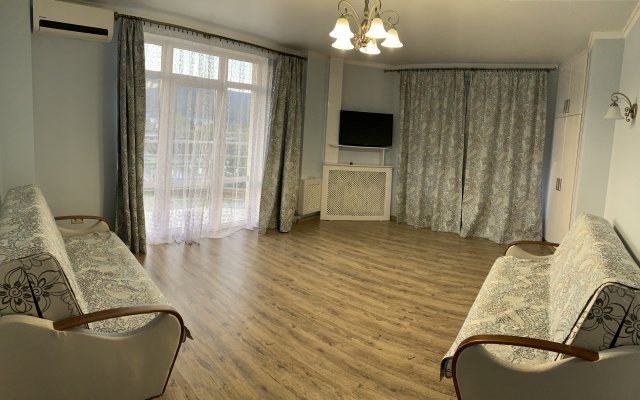 Novomihalovskaya Flat