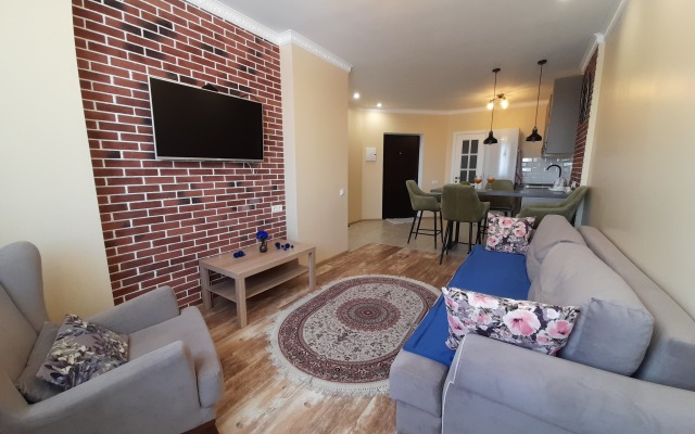 Dizaynerskaya 2-h komnatnaia studiya v elitnom ZHK Apartments