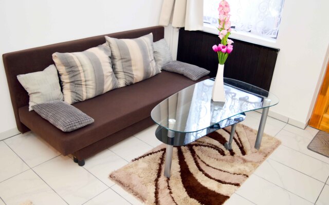 Lorabel Apartment House
