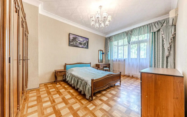 V Tikhom Tsentre Park Chelyuskintsev 4 Kom.kv. Flat
