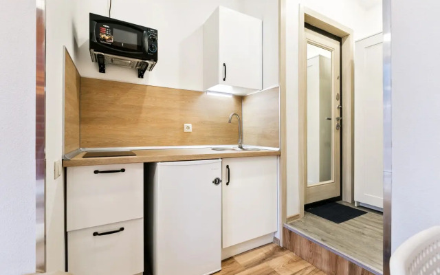 2 Revolyutsionnyij prospekt 25/12 Flat