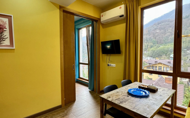 Апартаменты Уютные со спальней и шикарным видом на горы