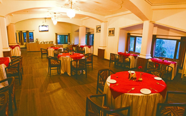Royal Jardin Whistling Pines Resort Hotel