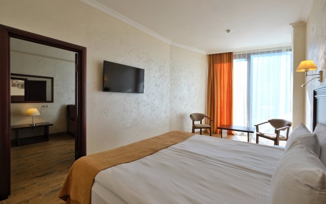 GrandShale Hotel