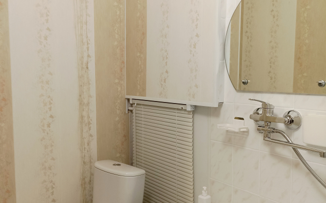 S Vidom Na Monastyr Flat