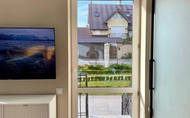 Na Pervoy Linii Baltiyskogo Morya Flat