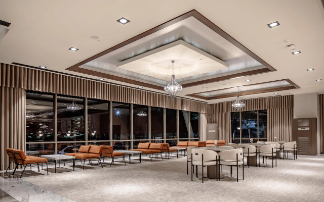 Royal Stay Palace Hotel