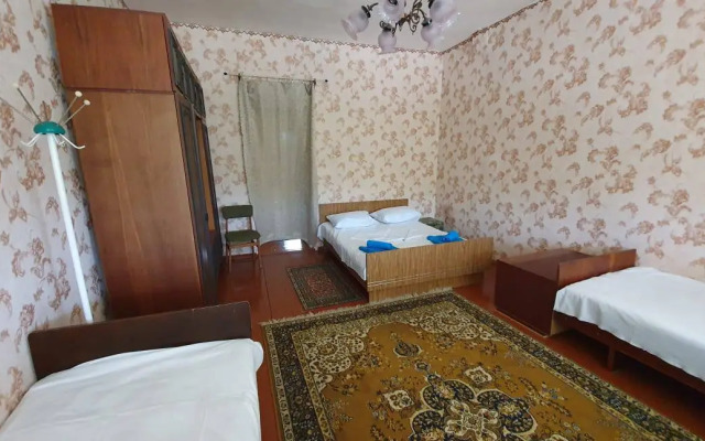 Uyut Guest house