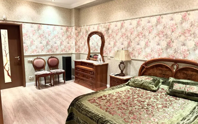 Ryadom S Chashey Flat