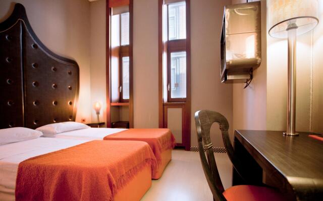 Orange Hotel