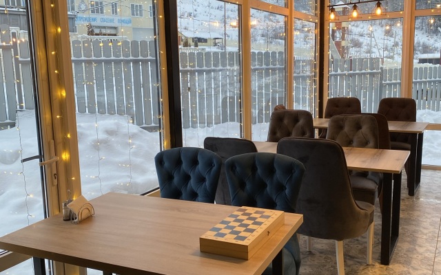 Iceberg Mini-Hotel