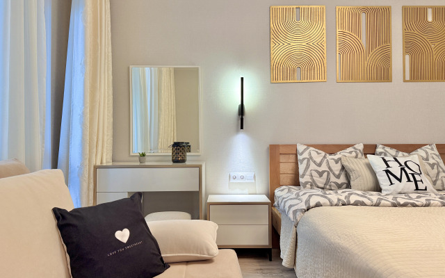 Жилое помещение 2-к квартира у метро Молодежная с яркими закатами