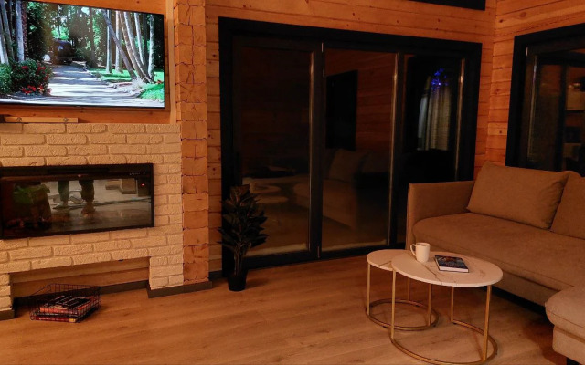 Villa Derevyanny Dom with fireplace V Lesu Na Slavyanskoy