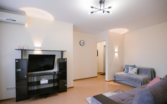 Kompaniya Podushka na Amurskom bulvare 17 Apartment