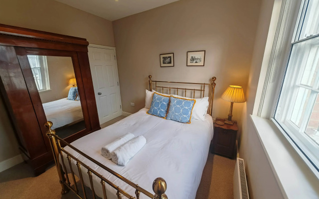 Historic Winchester Apartment