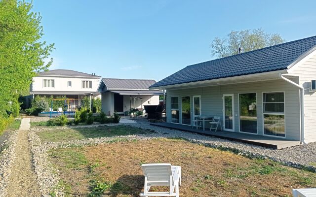Maksimanit Guest House