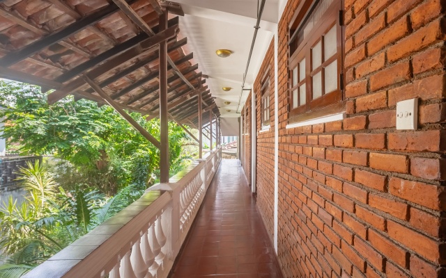 Yoho Ivory Inn Guest house