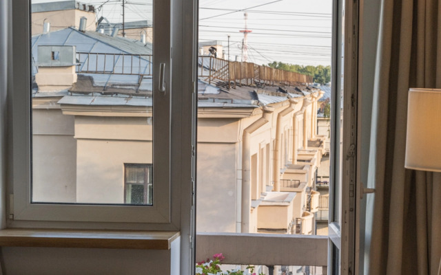 V Dome-Pamyatnike Arkhitektury Khkh Veka Flat
