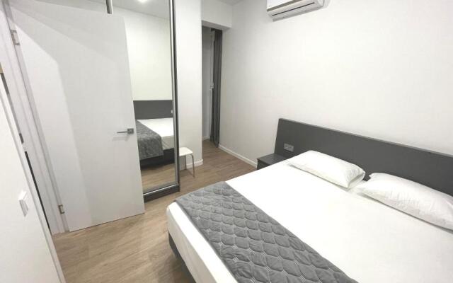 Leont Apartments