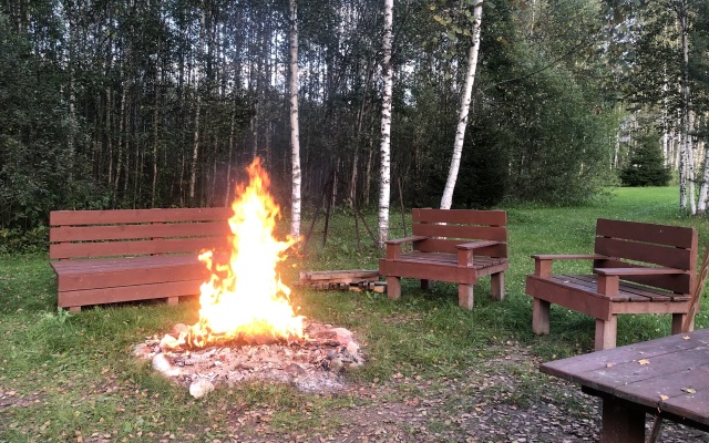 Гостевой Дом с Клёвой Рыбалкой в Своём Пруду, Около Реки
