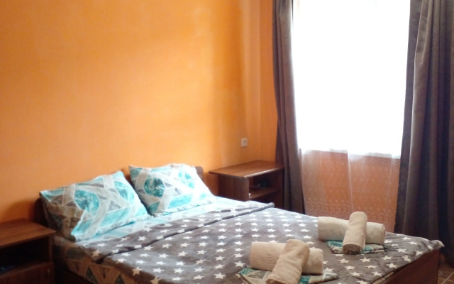 V Pitsunde U Ozera Naala Guest house