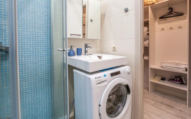 U Morya S Basseinom V Zhk Solnechny/28B Apartments