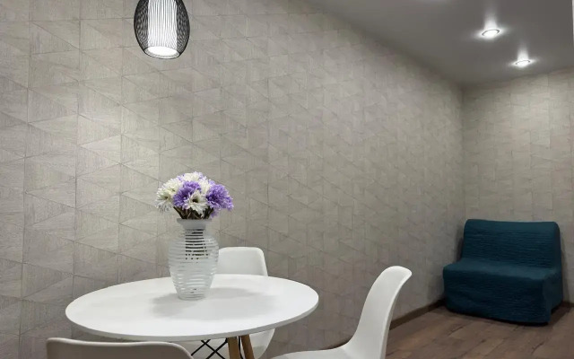 Na Vokzalnoy 7-145 Flat
