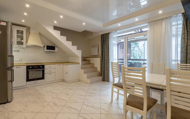 Dvukhetazhnaya S Terrasoy Otdykh U Ruchyya Flat