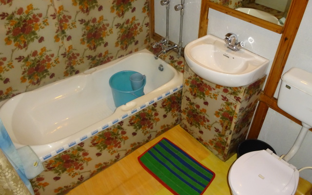 Kings Paradise Houseboat Hotel