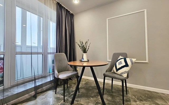 Studiya S Dizaynerskim Remontom Flat