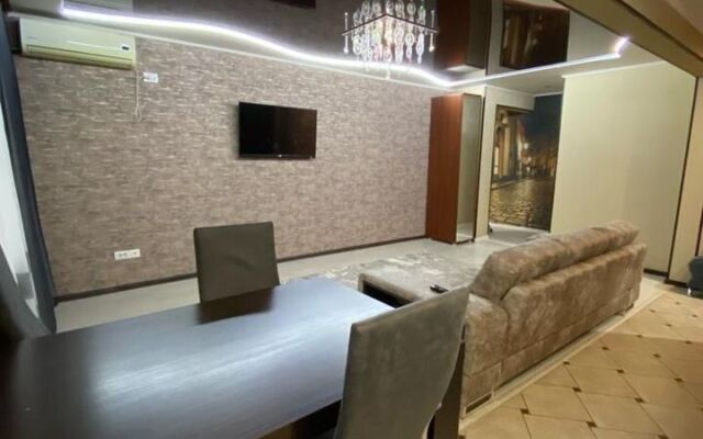 Na Ulitse Botvina 8 Flat
