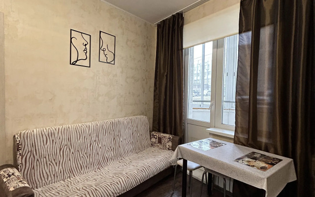 Na Naberezhnoy 122/4 Apartments