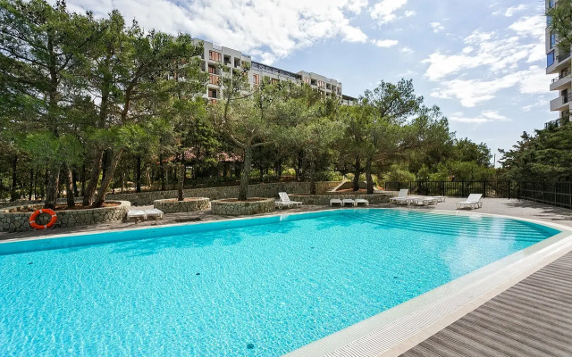 Апартаменты с бассейном среди гор