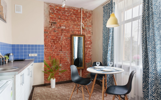 V Gostyakh U Surikatov Flat