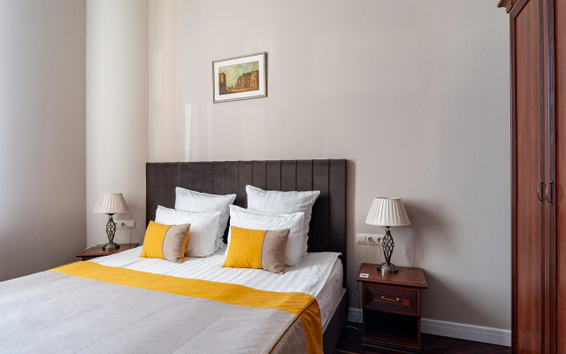 Квартира Евро-Двухкомнатная с Видом на Канал и Высокими Потолками