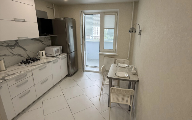 Uyutnaya Odnushka s Dizaynerskim Remontom Flat
