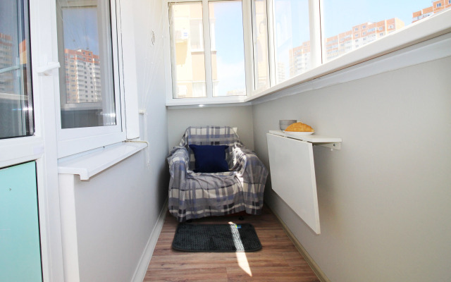 Uyutno kak doma s balkonom Apartments