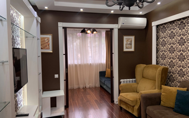 Квартира Уютная в Тихом Центре на Роз 65 10 Минут до Моря