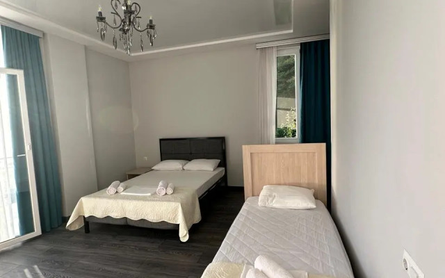 Guesthouse 99, Guest House