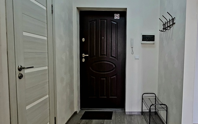 V 2 Minutakh Ot Verkhnego Ozera Flat