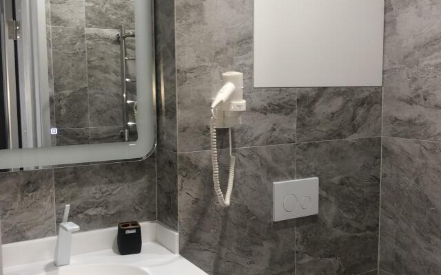 VIP Krasivye Glazki Flat