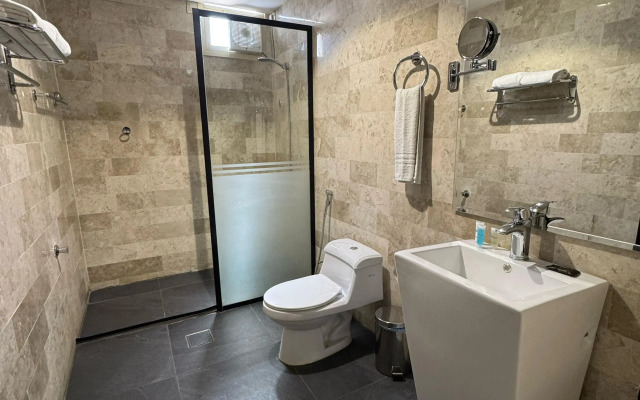 Al-Ufq Suites Hotel