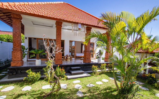 Novaya Chastnaya, Ogromny Basseyn, Changu, View Bali Villa